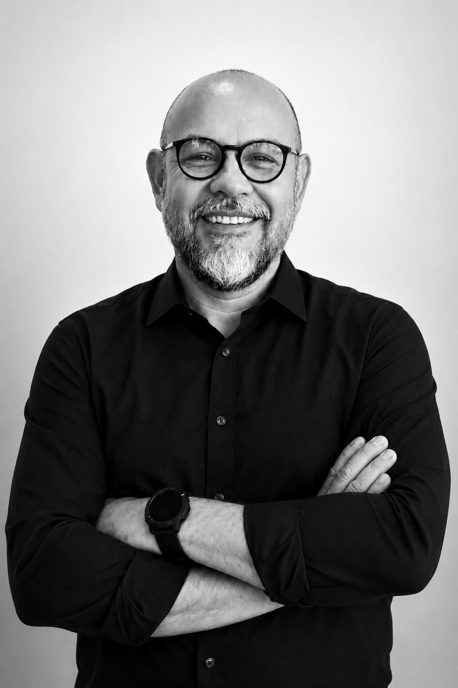 Alan Hernández, author of Cárgalo a mi cuenta